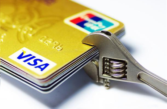 浦发信用卡分期付款和每月最低还款额，哪个划算?