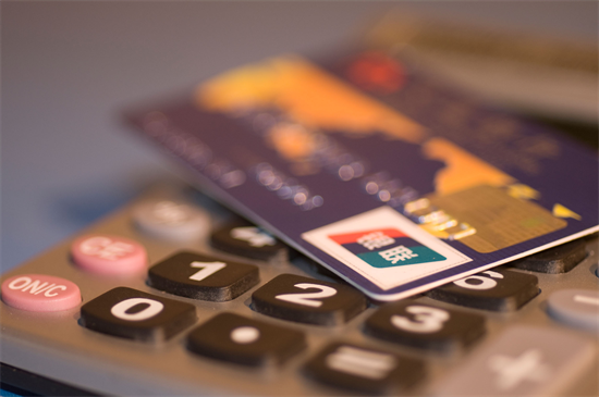 
信用卡产生滞纳金是什么原因？